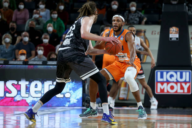 赛日后复出 赛日后复出