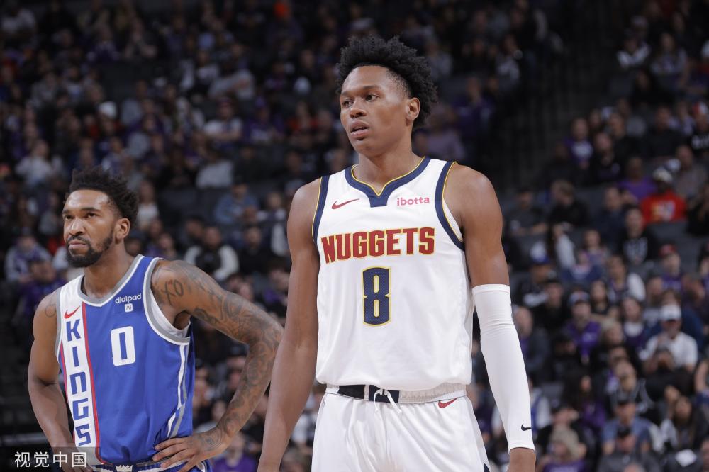 需要他在个 需要他在个