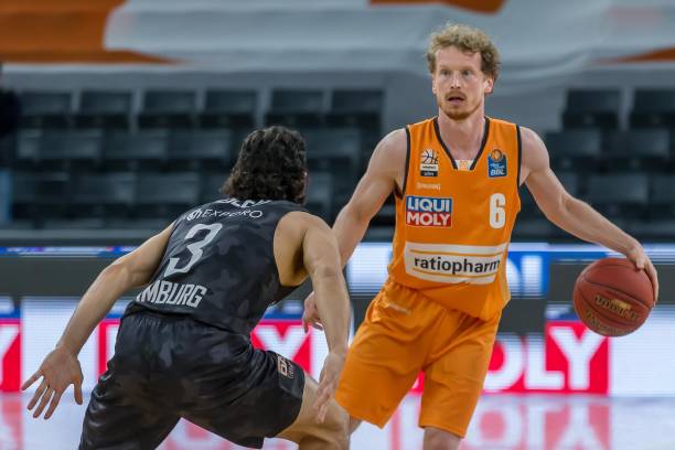 萨创造了更 萨创造了更