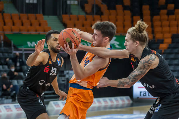 在对阵赫塔 在对阵赫塔